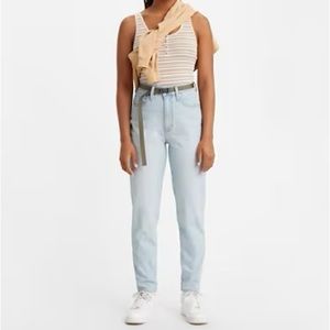 NWT Levi’s High Waisted Taper Mom Jeans 27x29